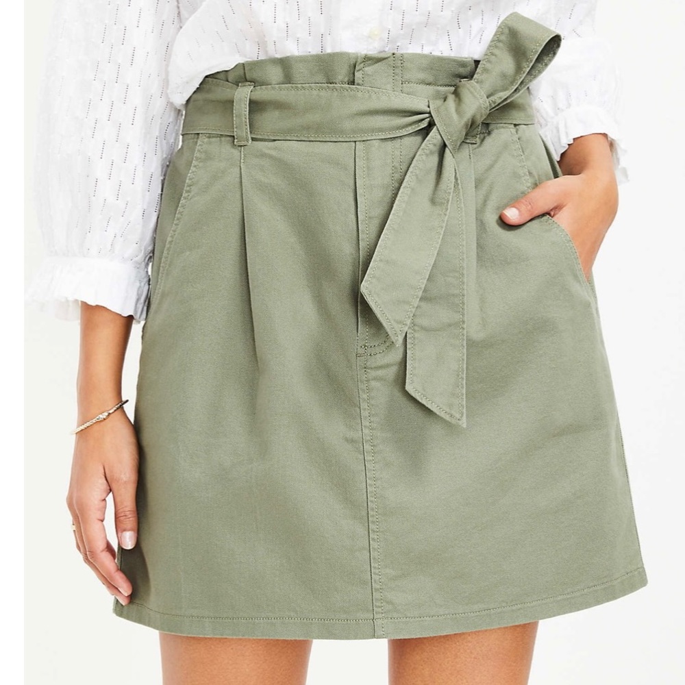 Loft, Paper Bag, Mini Skirt. Soft Sage Green.
Size 6
Excellent Condition - Picture 3 of 4